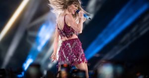 Taylor Swift y Travis Kelce se casan: su primer beso público en Buenos Aires