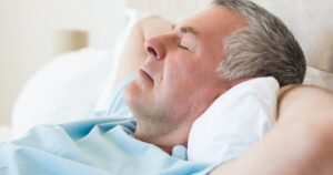 Confirman que los mayores de 56 años que duermen siestas largas y frecuentes tienen más riesgo de muerte