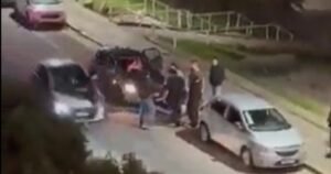 Mar del Plata: discutían en la calle, lo empujaron hacia atrás y lo atropelló un auto