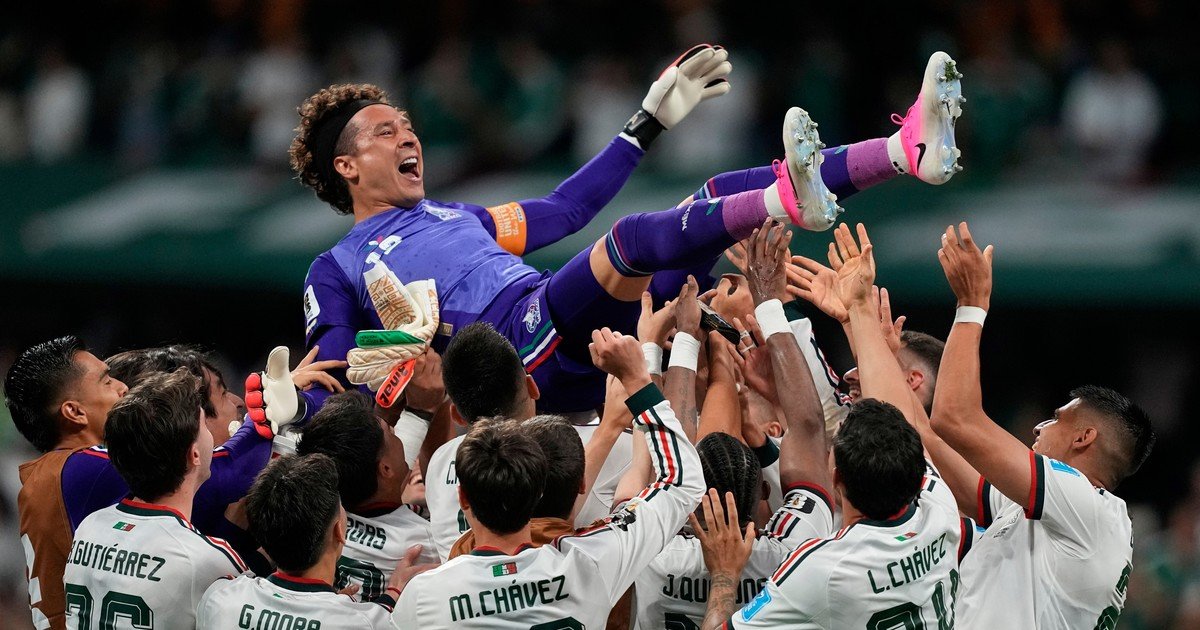 Guillermo Ochoa entró en el triunfo de México, disputó su sexto Mundial y es récord como Messi y Cristiano Ronaldo