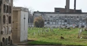 Por una falla en una válvula no funcionan los crematorios en un cementerio y se acumularon unos 200 cuerpos desde hace un mes