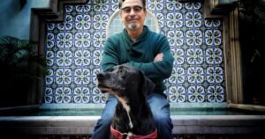 Federico Andahazi: “La colonización nunca se resolvió y es la semilla de las crisis actuales”