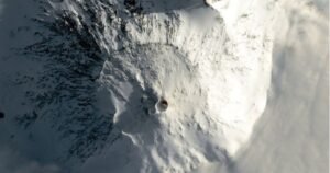 Hay un volcán en la Antártida que arroja cristales de oro a la atmósfera