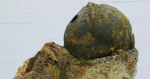Creían que eran romanos, pero 43 cascos revelaron un enorme negocio de armas en la Edad Media