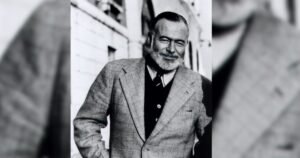La lección de vida de Ernest Hemingway con su frase: «Se necesitan dos años para aprender a hablar y 60 para aprender a callar»