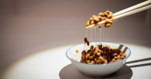 El súper alimento japonés a base de soja fermentada que hace furor