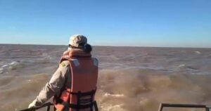Salieron a pescar pejerreyes y desaparecieron: Prefectura busca intensamente a cinco hombres en el Río de la Plata