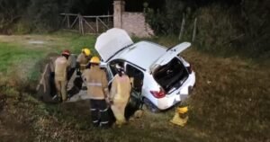 Cargaban el celular en el auto, pero estalló y se accidentaron: una mujer sufrió graves quemaduras