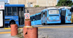 Las empresas de transporte público del interior advierten que desde el lunes habrá cancelaciones y demoras: «No podemos pagar los costos»