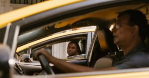 Renzo Solís, taxista en Barcelona: “El turismo que llega ahora gasta menos, bebe más y da muchos más problemas”