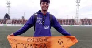 Un joven futbolista perdió el control de su auto y murió al chocar contra un poste en la ruta