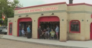 Le quitarán la licencia a un bar en EE.UU. que prometía cerveza gratis el día que muriera Trump