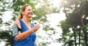 La caminata 6-6-6: la rutina muy simple que quema grasas, tonifica piernas y reduce más el abdomen que el ejercicio intenso