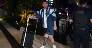 Messi explotó a carcajadas durante un riguroso control de valijas en el Mundial: el insólito elemento que había en el equipaje del Cuti Romero