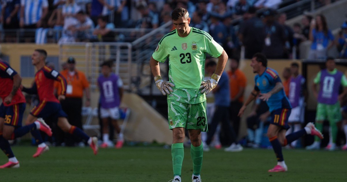 Dibu Martínez rompió el silencio y sembró dudas sobre su continuidad en la Selección: «Dar un paso al costado»