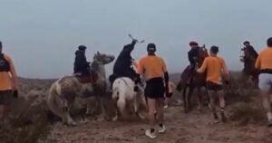 Pedradas y golpes con boleadoras: jinetes atacaron a corredores en una tradicional carrera de montaña en Río Negro