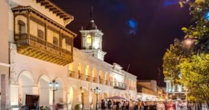 Investigan la muerte de un turista en Salta: lo encontraron tendido en el suelo frente al Cabildo