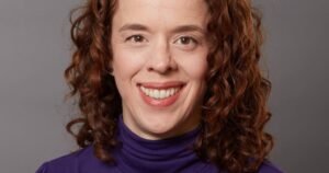 Katherine Fiori, psicóloga de la Universidad Adelphi: «Las amistades son muy beneficiosas para el bienestar de las personas a lo largo del trayecto de sus vidas y, en parte, se debe a que las relaciones juegan papeles diferentes»