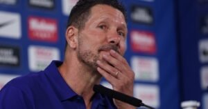 Diego Simeone aclaró su frase sobre Julián Álvarez: «Dije que respetaba a los hinchas, pero no comparto insultos ni agravios»
