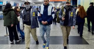 El Gobierno expulsó del país a un narco peruano de la banda de Dumbo: «Uno por uno, hasta que no quede ninguno»