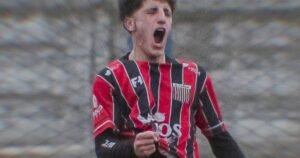 Video: el espectacular gol de mitad de cancha en la Liga Marplatense que se convirtió en el más rápido de la historia del fútbol argentino