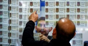 Fiebre en España por un número de lotería ya agotado para el sorteo de Navidad