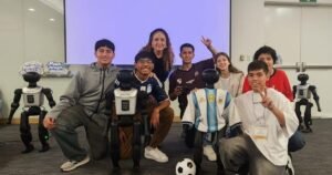 Tienen 18 y 19 años, son argentinos y obtuvieron un reconocimiento en el Mundial de Robótica en Corea del Sur: «Fuimos con la expectativa de priorizar el aprendizaje por encima del resultado»