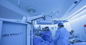 «Agrandar el combo»: el dilema de los pacientes de pagar de más por la promesa de un tratamiento mejor