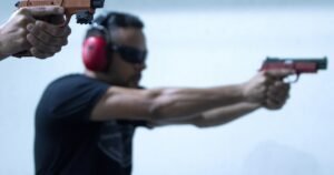 El Gobierno reglamentó la tenencia de silenciadores y miras nocturnas para armas: quiénes pueden registrarlos y cuáles son los requisitos