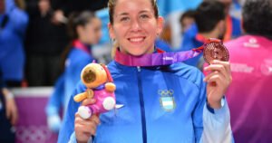 Dejó el hockey a los 17, empezó judo de casualidad y hoy brilla con el bronce suramericano mientras define su tesis universitaria