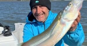La excursión de pesca que terminó en tragedia en Guaminí: viento, frío y una laguna que es «un mar»