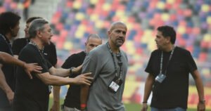 Del espaldazo en Arroyito a las piñas en Santiago: el paso a paso de la discordia entre Estudiantes y Rosario Central