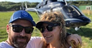 Su marido pilotaba el helicóptero de la tragedia en San Juan, asegura que le dio la respuesta de lo que pasó y ella le sigue escribiendo cartas