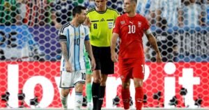 Escándalo en la Selección de Suiza, rival de Argentina en el Mundial 2026: apartaron al capitán por truchar un certificado de vacunación y podría ir preso