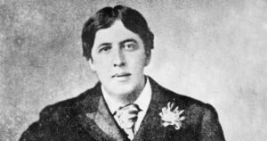 Oscar Wilde, referente de la literatura irlandesa, cuestionó con ironía una de las ideas más románticas de su época: «Un hombre puede ser feliz con cualquier mujer, siempre y cuando no la ame»