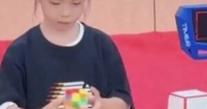 Una nena de 6 años se convierte en la más rápida del mundo en resolver el Cubo de Rubik