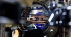 Presentan el reloj más preciso de la historia que redefine el tiempo: cómo funciona, quiénes lo usan y para qué