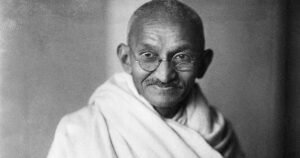 Mahatma Gandhi, pensador indio, sobre cómo responder al mal: «Devolver el bien por el mal se convirtió en mi principio rector»