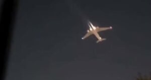 Un avión de Aerolíneas Argentinas que iba a Madrid sufrió una falla en un motor y volvió a Ezeiza: el susto de los vecinos que escucharon los estruendos en el aire