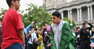 Martín Cuña, psicólogo clínico: “Farmear aura es la gamificación de la necesidad de ser alguien para los demás”