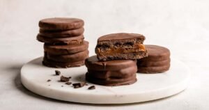 Viaje al interior del alfajor: cómo se hace la golosina más vendida que tiene hasta Mundial propio