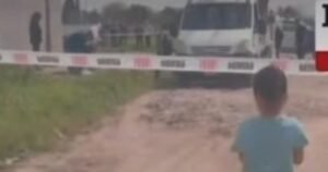 Macabro hallazgo en Merlo: operarios hacían pozos para la instalación de postes de luz y encontraron una bolsa con un bebé muerto dentro