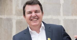 Pablo Claver, psicólogo y fundador del Museo de la Felicidad: «La sonrisa se puede entrenar, no tenemos que conformarnos con el ‘yo soy así'»