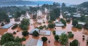 Inundaciones en el Litoral: una leve baja del agua permitió habilitar otro circuito de las Cataratas, pero tres ciudades siguen aisladas en Misiones