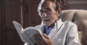 Antonio Gala, escritor español: «La felicidad no consiste en tener todo lo que se desea; no se trata de sumar objetos»
