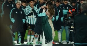 Un futbolista de la Selección le cambió el poncho a La Sole y abrió un debate en las redes: ¿quién salió ganando?