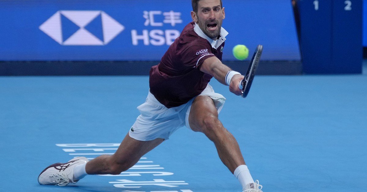Novak Djokovic campeón del ATP 500 de Beijing tras casi un año: Alex de Miñaur abandonó en el segundo set y el serbio agranda su leyenda con 102 títulos
