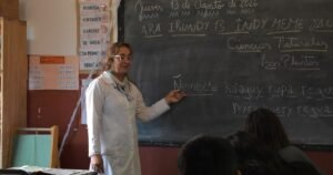 “No vine a cambiar nada”: la docente de la comunidad aborigen Ysyry que aprendió guaraní para enseñar y mantener viva la cultura