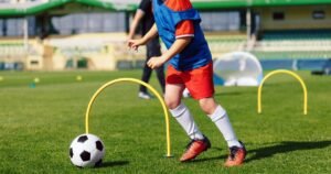 «No sirve para los deportes»: los síntomas de un trastorno genético que se suelen confundir con la torpeza en los chicos