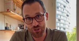 Alfonso Navarro, psicólogo: «Dar autonomía también significa aceptar que tu hijo no siempre va a hacer las cosas como tú»